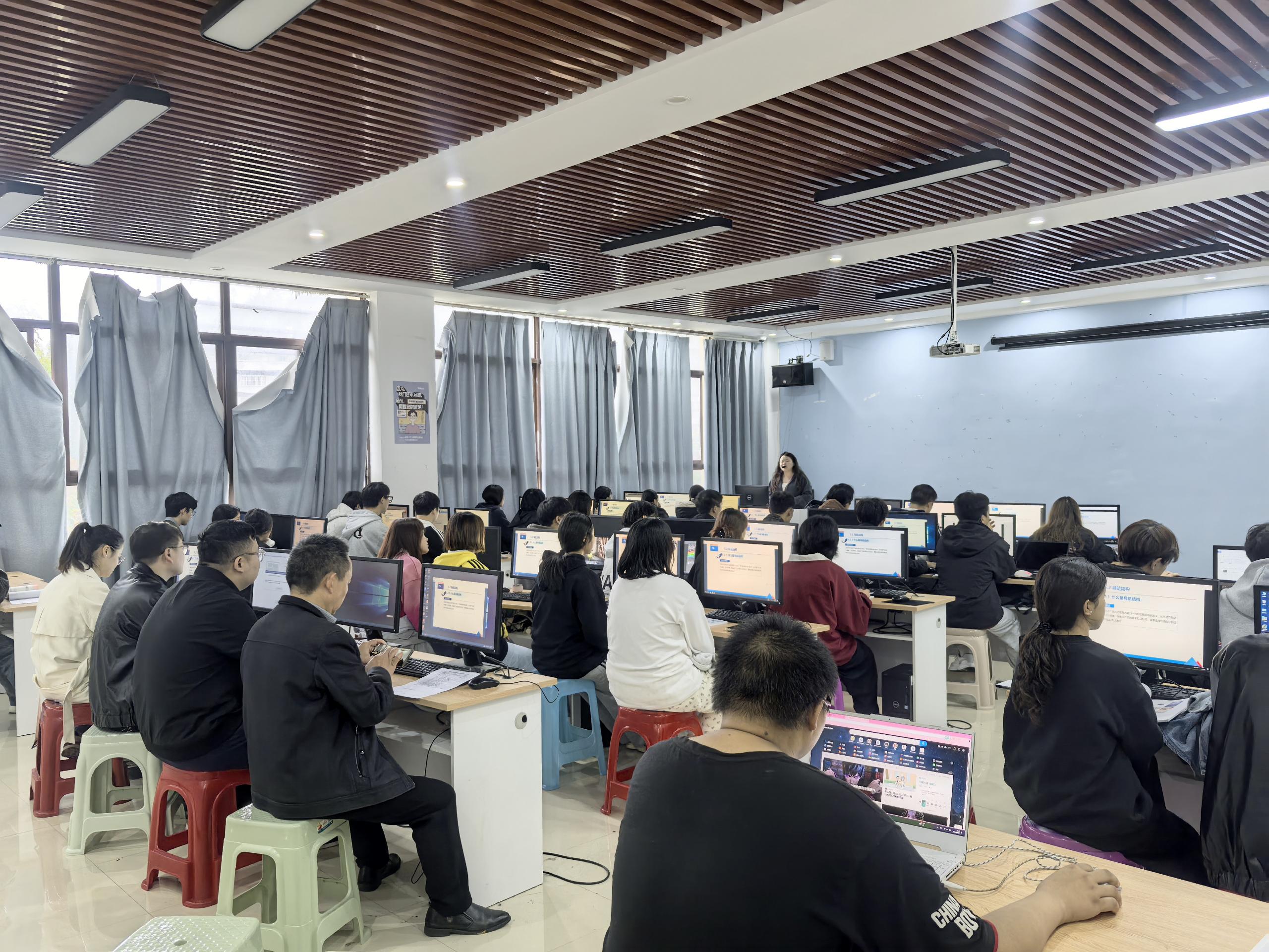 贵州工程职业学院2024-2025学年度公开示范课活动圆满结束(图1)